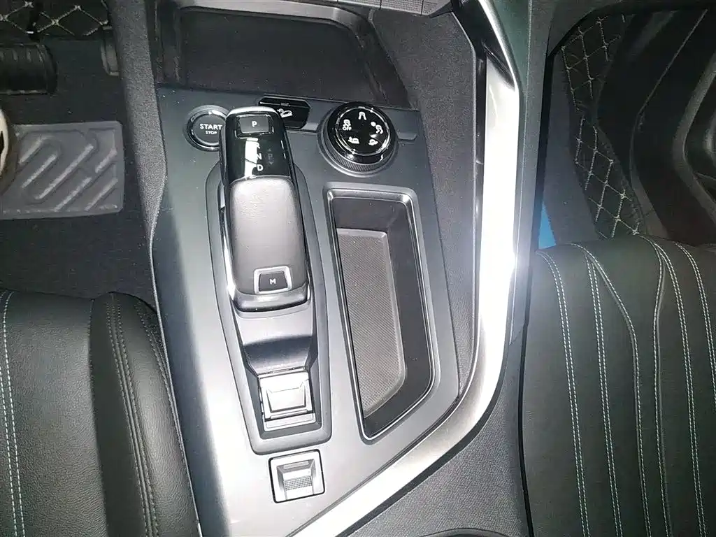 PEUGEOT 4008