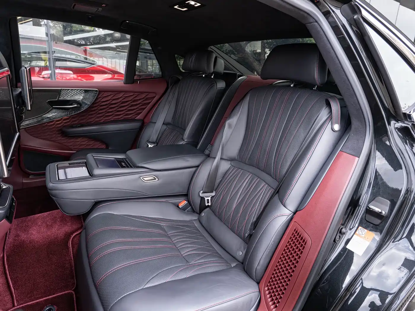 Lexus LS 2018 500h Executive Edition China V фото 12