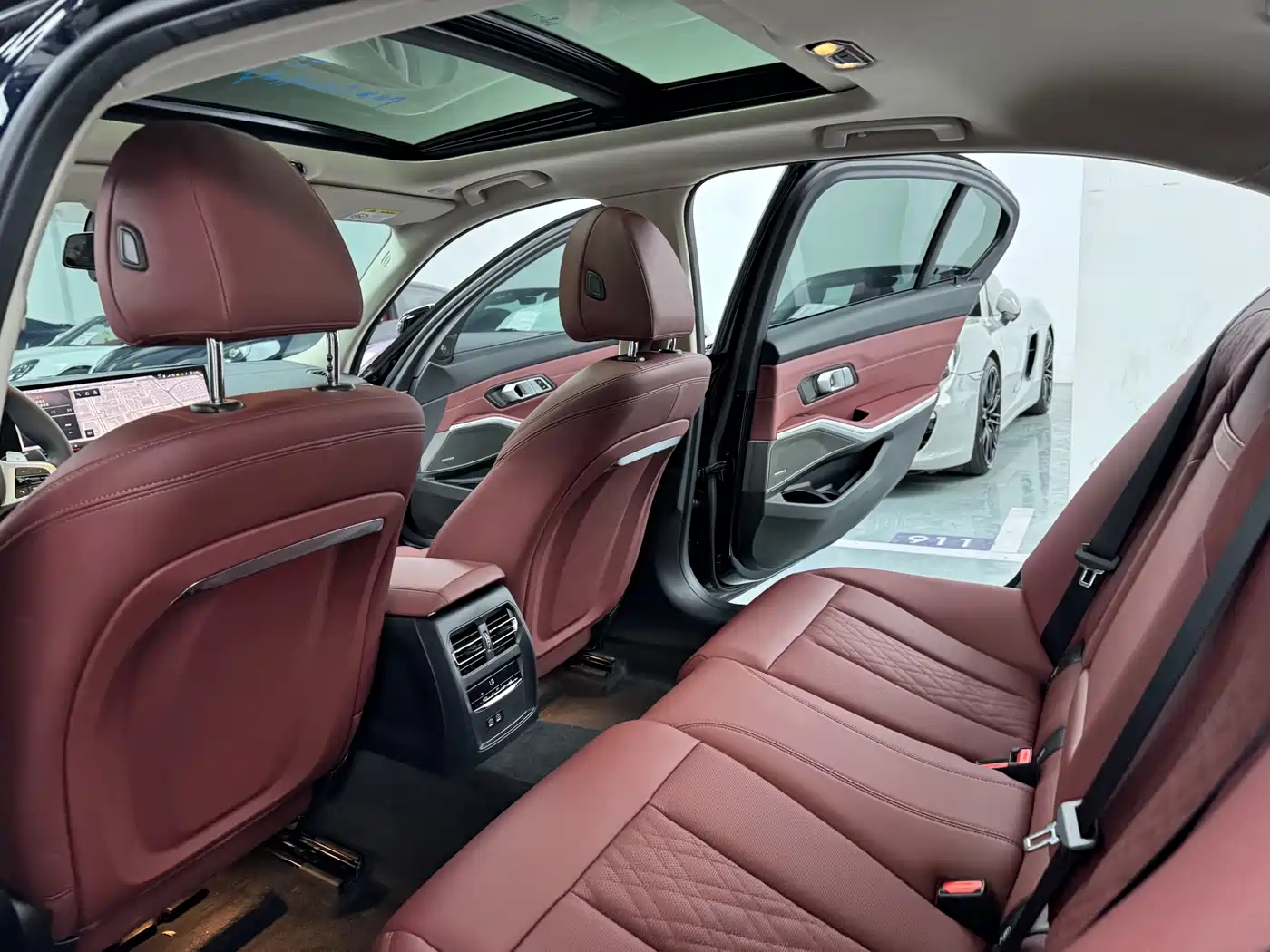 BMW 3 Series 2024 325Li M Sport Shadowline Package фото 8
