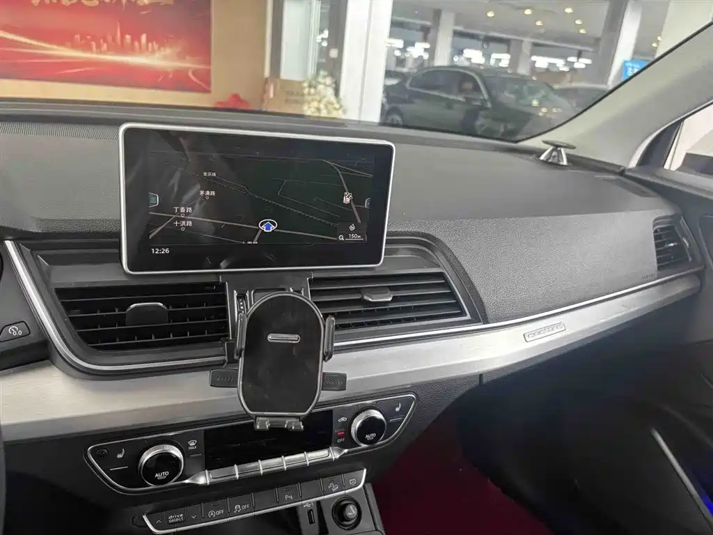 Audi Q5L 2020 Facelift 40 TFSI Honor Fashion фото 12