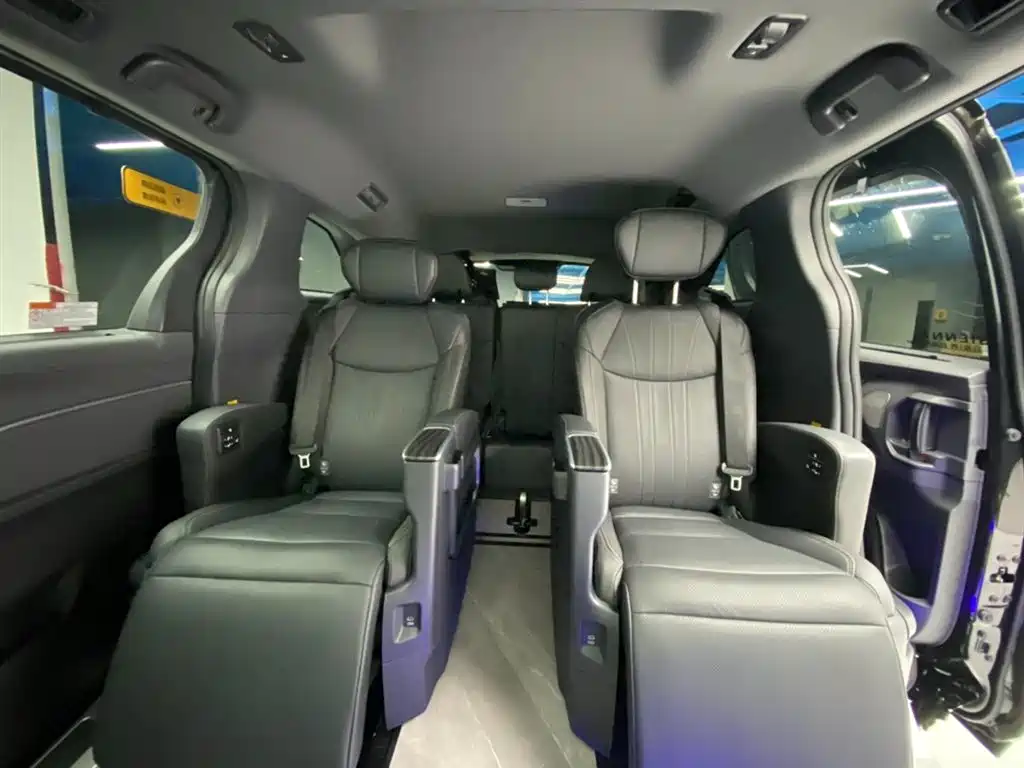Toyota Sienna 2024 2.5L Hybrid Ultimate Premium Edition фото 19