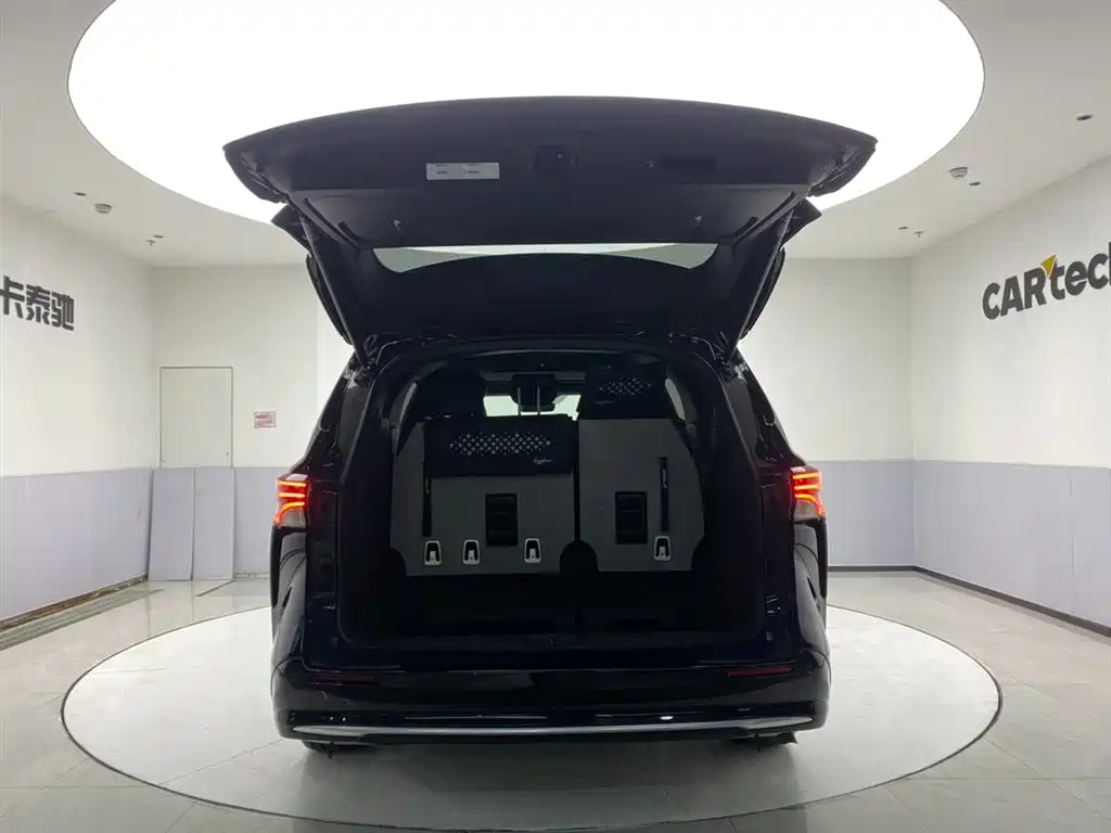 Toyota Sienna 2024 2.5L Hybrid Ultimate Premium Edition фото 28