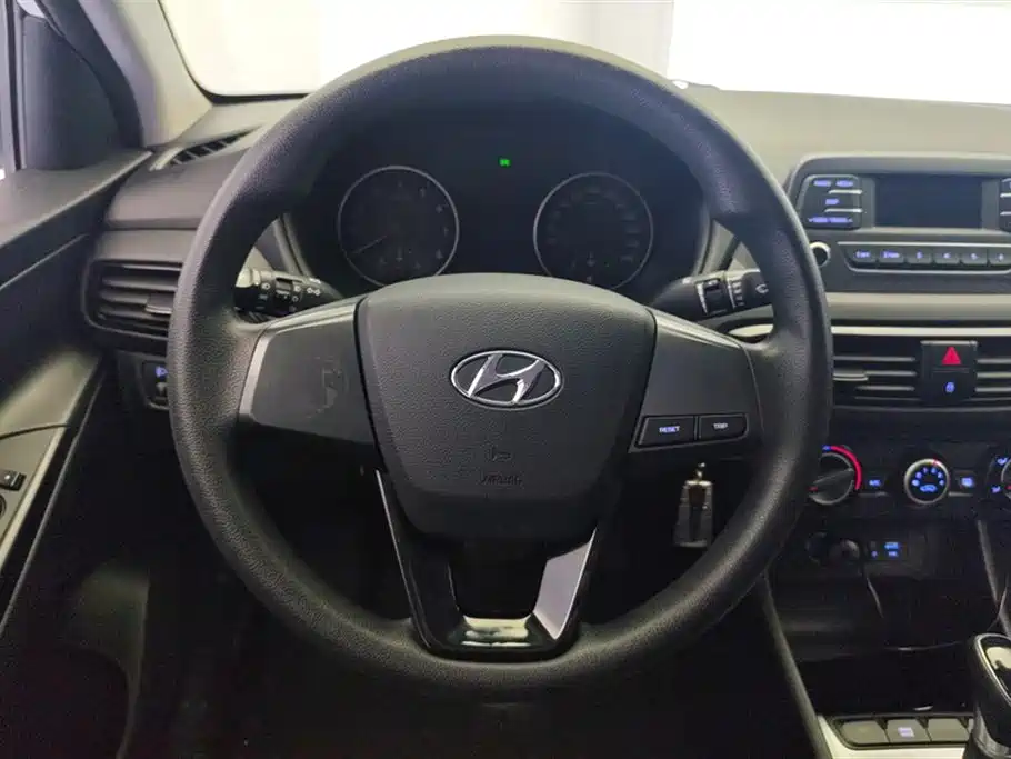 Hyundai Elantra 2018 1.6L Automatic Pleasing Edition GL China VI фото 15