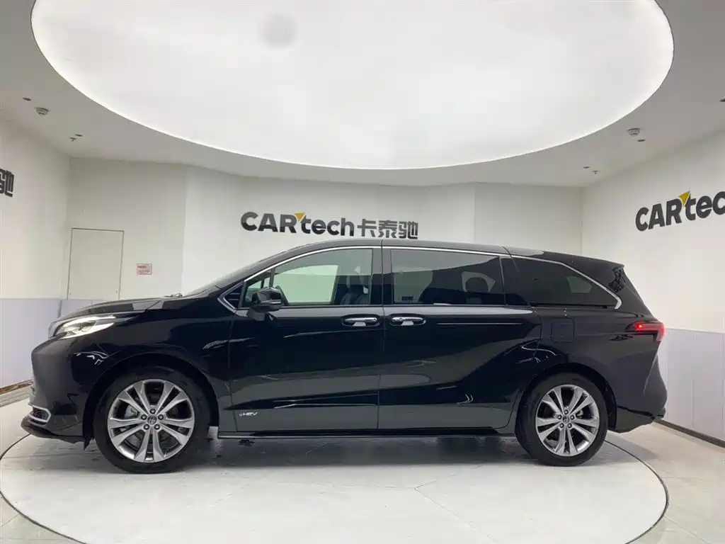 Toyota Sienna 2024 2.5L Hybrid Ultimate Premium Edition фото 8