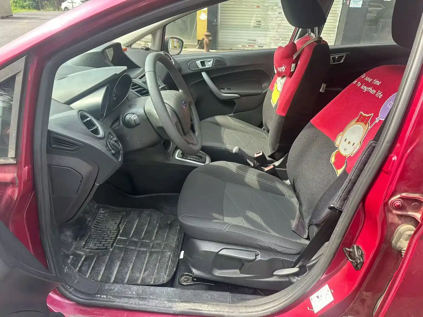 Фото 4 - Ford Fiesta