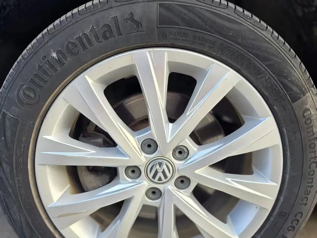Volkswagen Lavida 2015 1.6L Automatic Comfort Edition фото 14