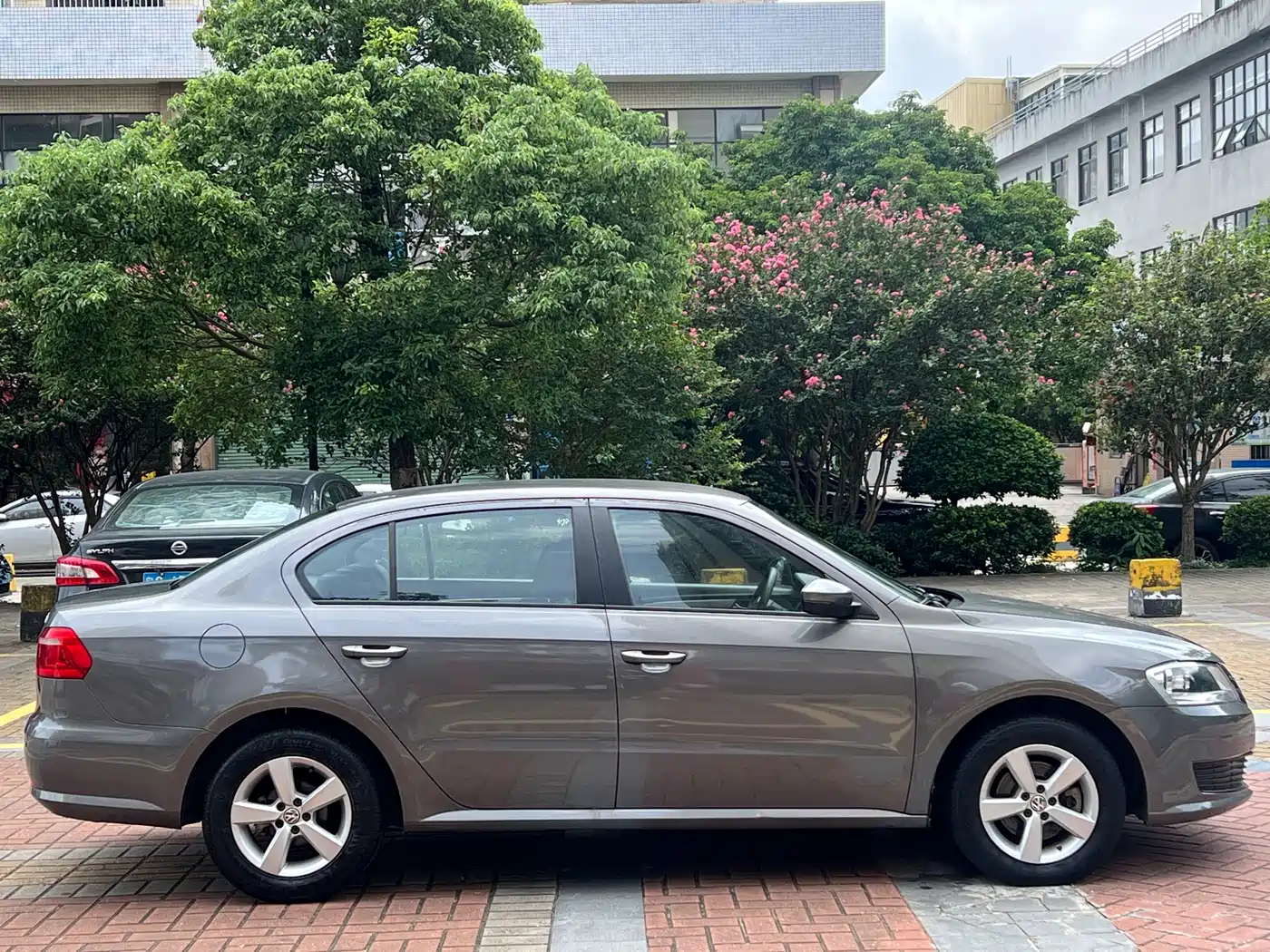Volkswagen Lavida 2013 1.6L Automatic Trend Edition фото 3