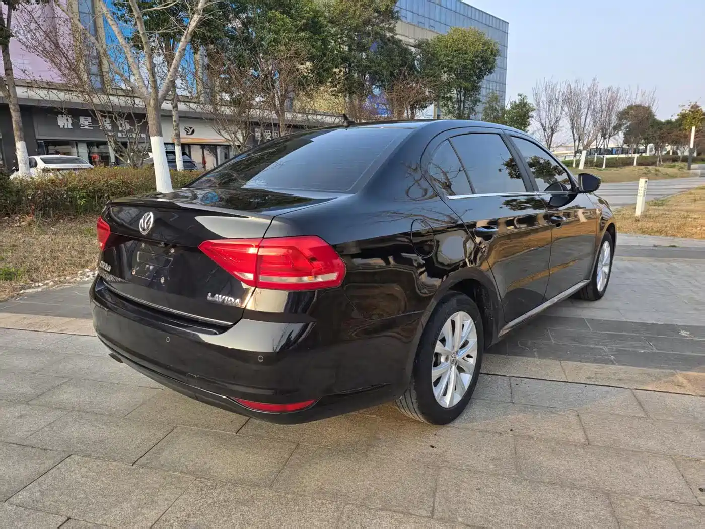 Volkswagen Lavida 2015 1.6L Automatic Comfort Edition фото 11