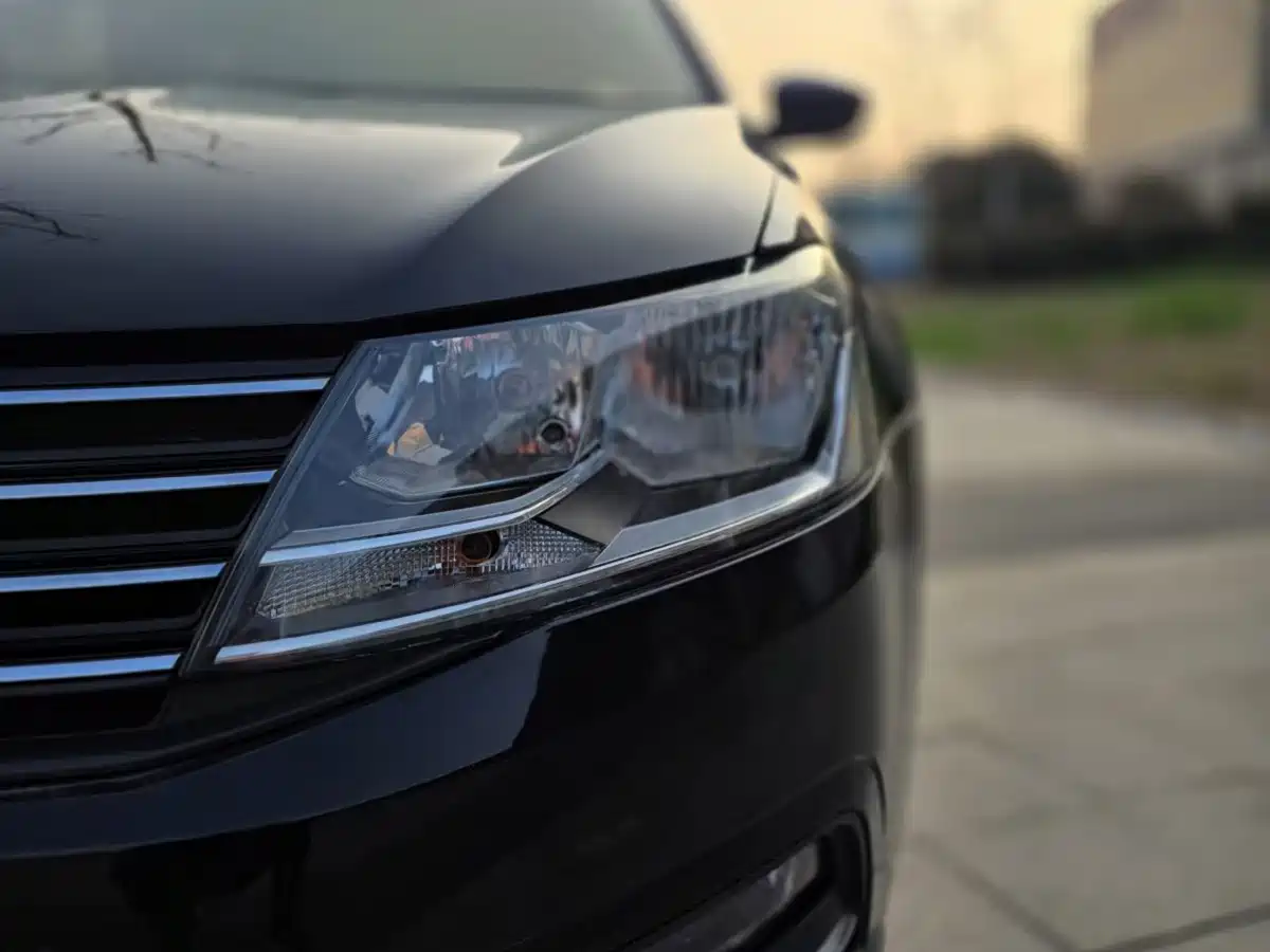 Volkswagen Lavida 2015 1.6L Automatic Comfort Edition фото 13