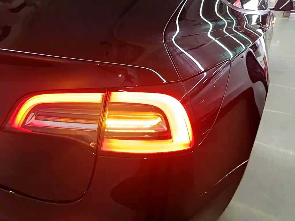 Фото 8 - Tesla Model 3