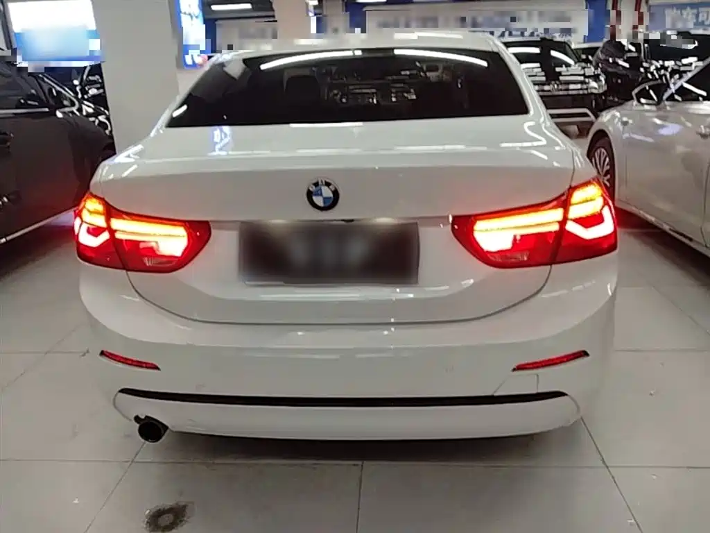 BMW 1 Series 2018 118i Sport Edition фото 6