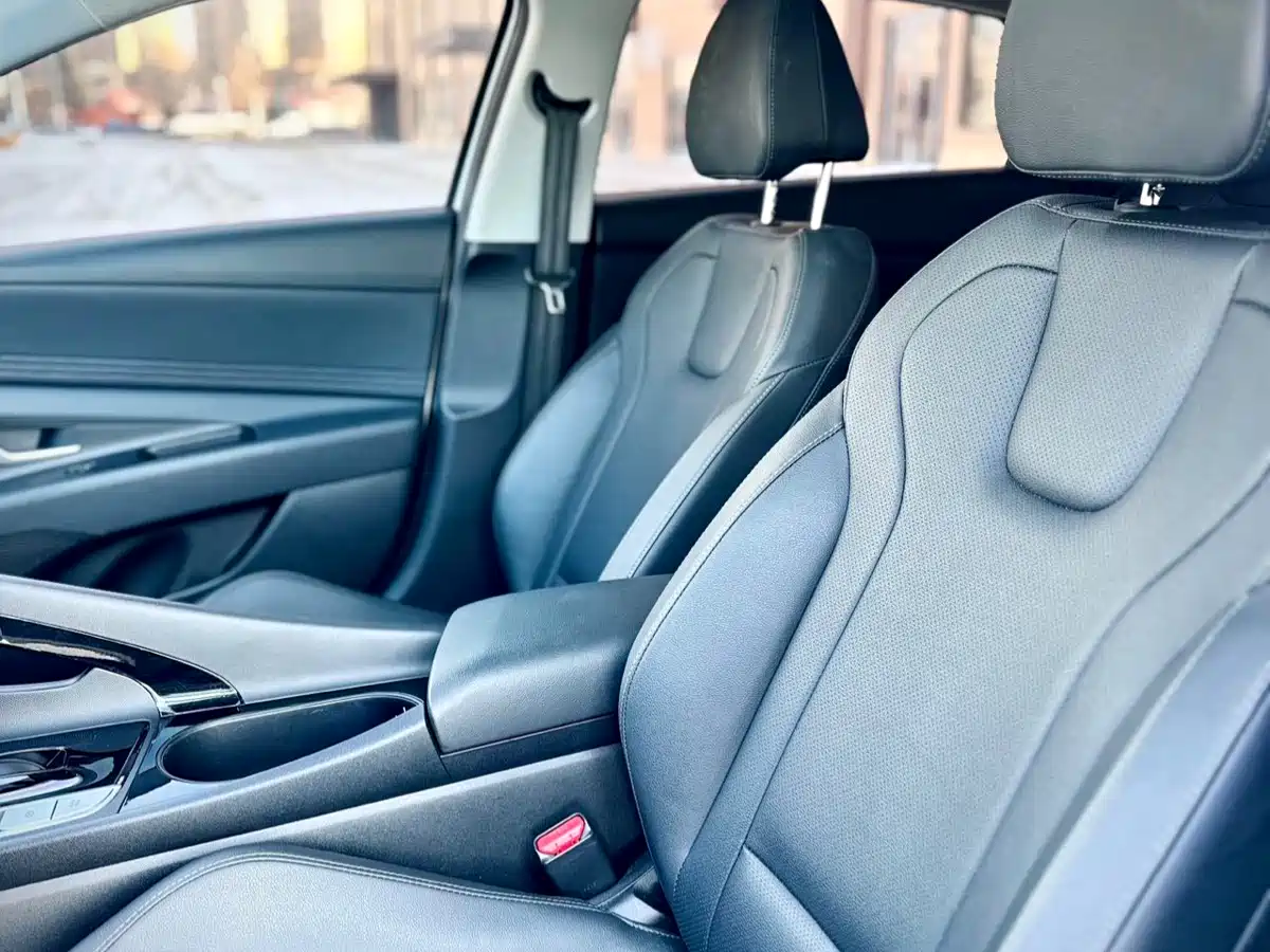 Hyundai Elantra 2023 Model 1.5L CVT LUX Premium Edition фото 14
