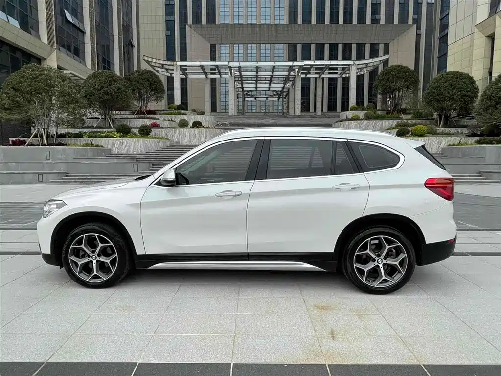 BMW X1 2019 sDrive18Li Premium Model фото 8