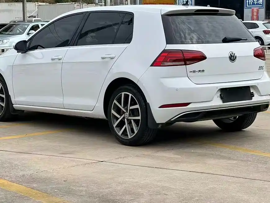 Volkswagen Golf 2020 Beloved Edition 280TSI DSG Comfort фото 3