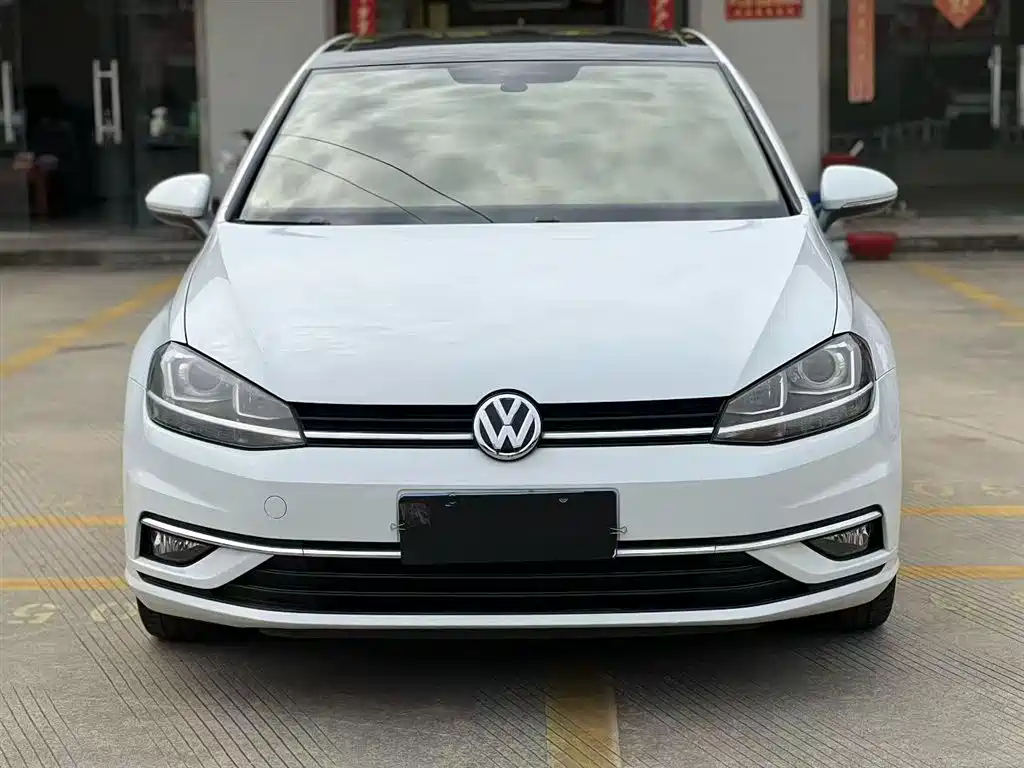 Volkswagen Golf 2020 Beloved Edition 280TSI DSG Comfort фото 2