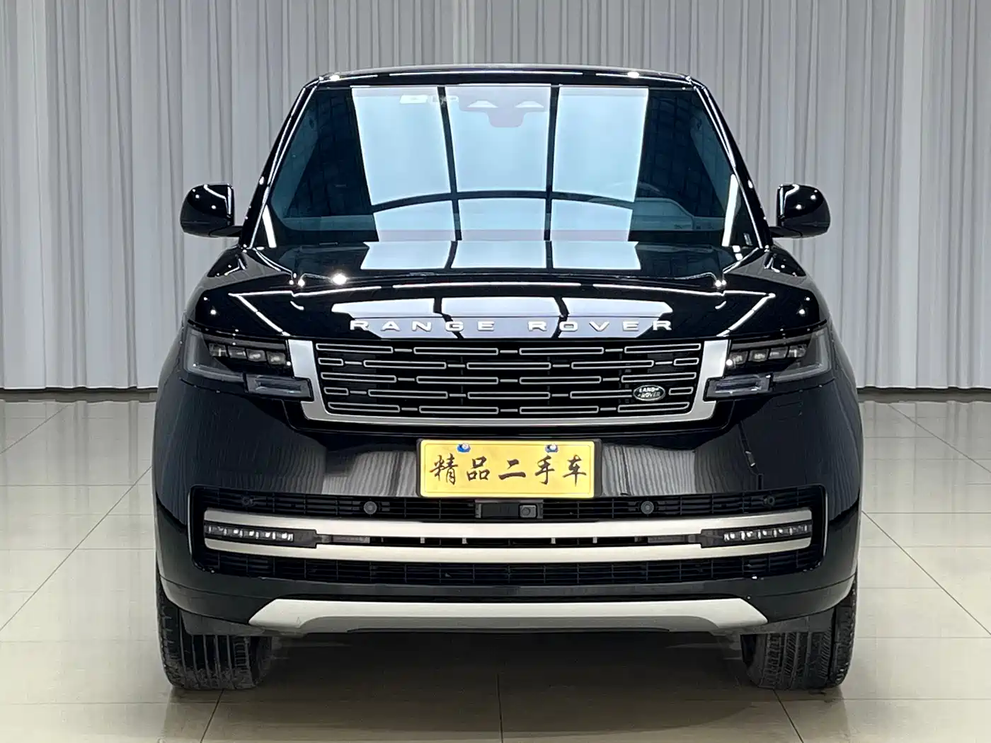 Land Rover Range Rover 2023 3.0 L6 400PS Golden Age 7-Seater Long Wheelbase фото 2