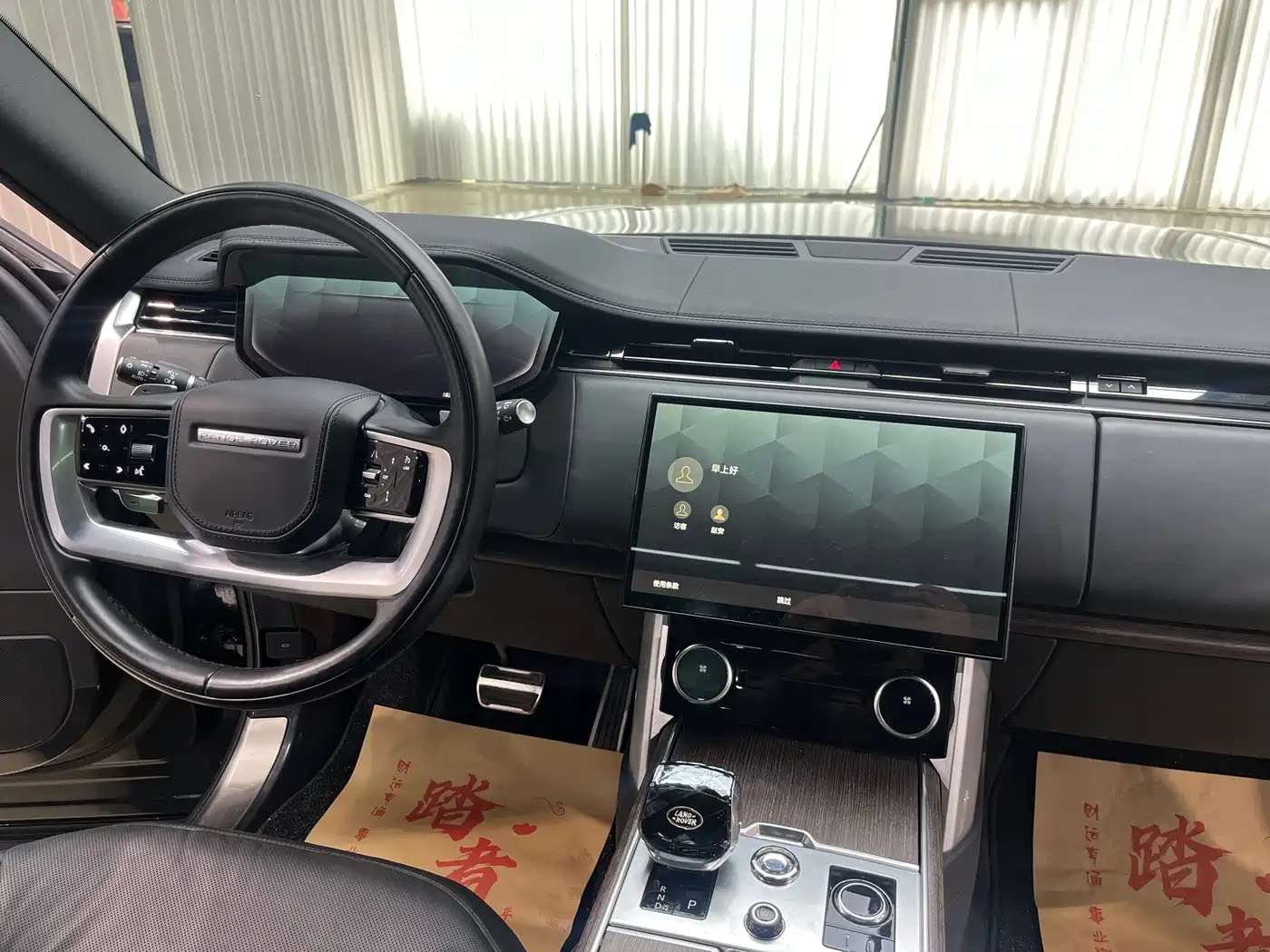 Land Rover Range Rover 2023 3.0 L6 400PS Golden Age 7-Seater Long Wheelbase фото 15