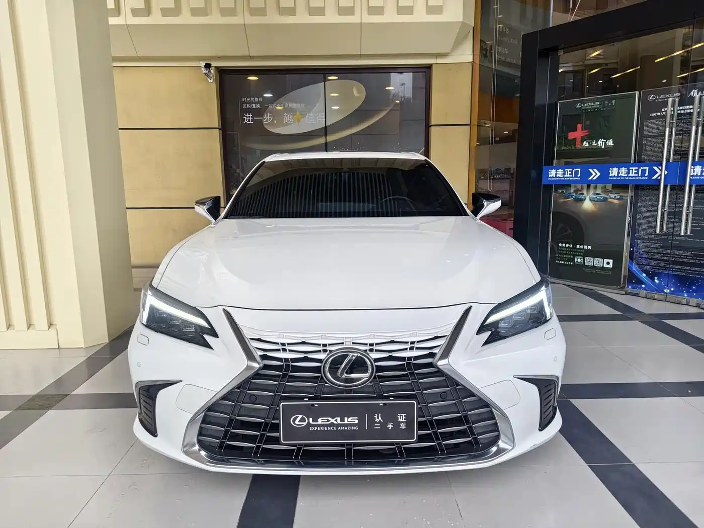 Lexus ES 2025 2025 300h Ultimate Edition