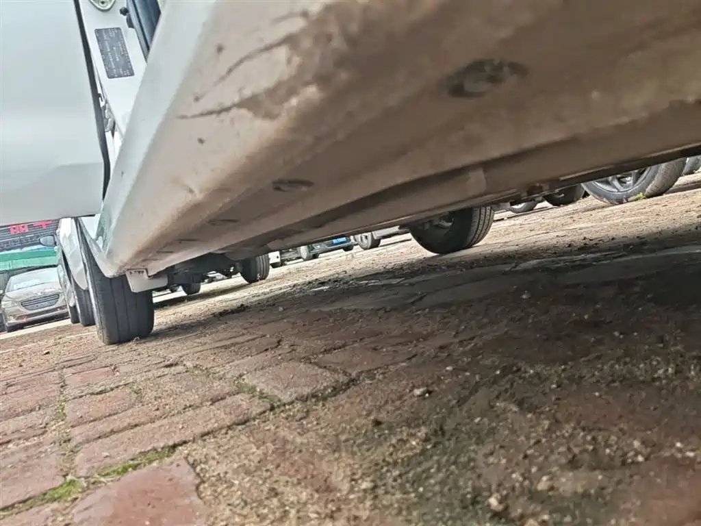 Hyundai Verna 2017 1.4L Manual Renewal Edition China VI фото 21