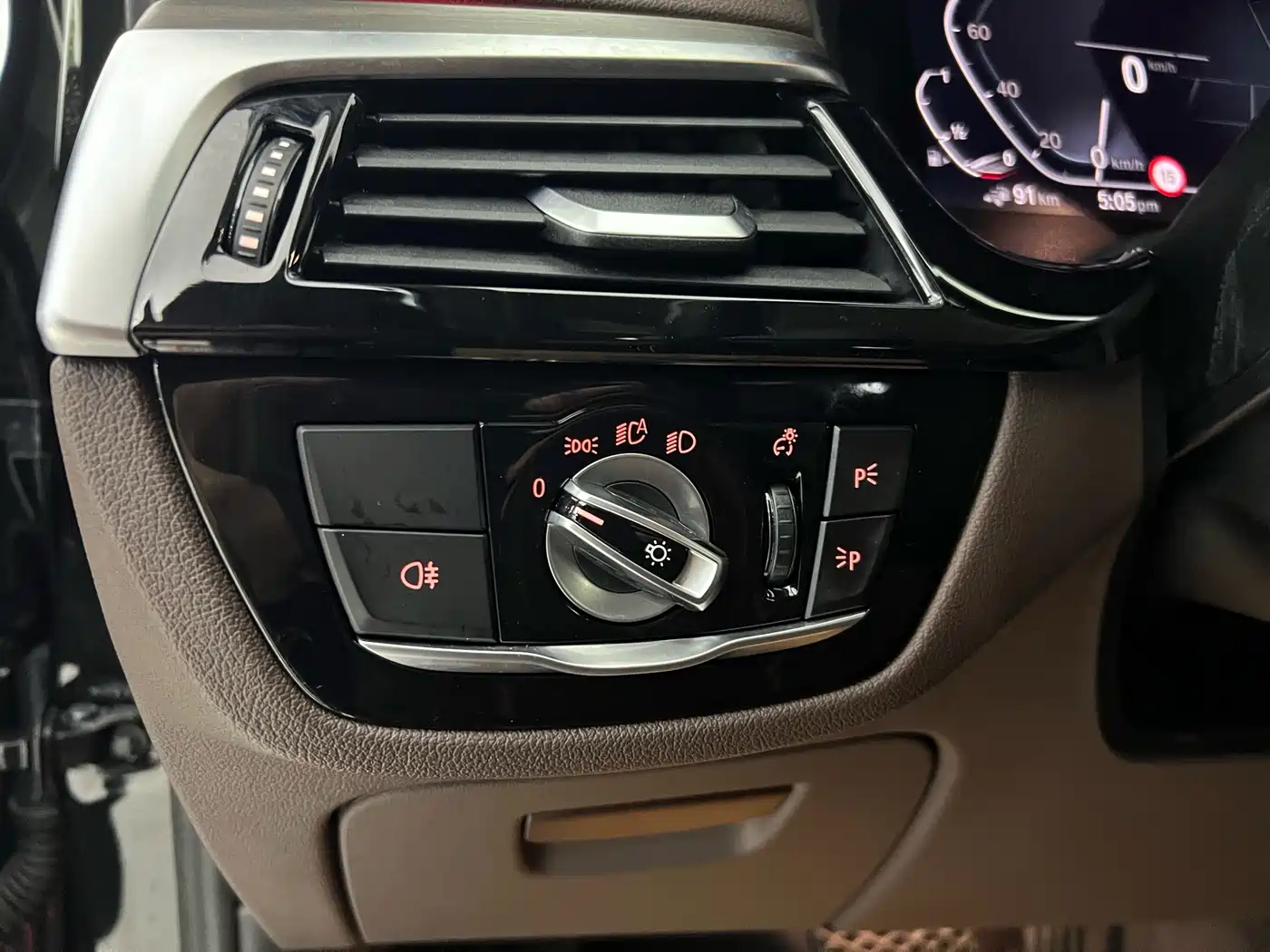 BMW 5 Series New Energy 2020 530Le Range Upgrade Luxury Package фото 12
