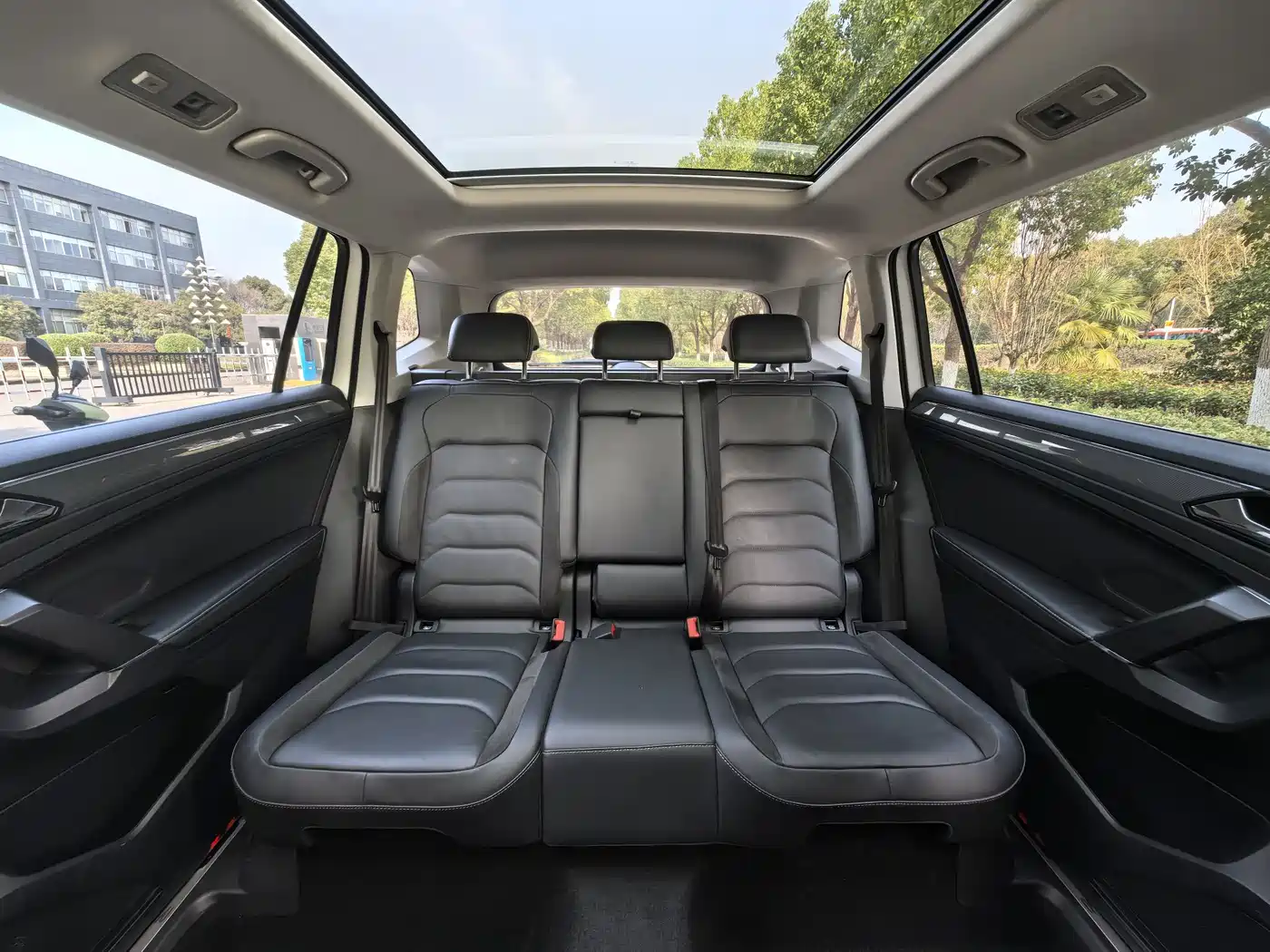 Volkswagen Tiguan L 2021 330TSI Automatic 2WD R-Line Premium фото 27