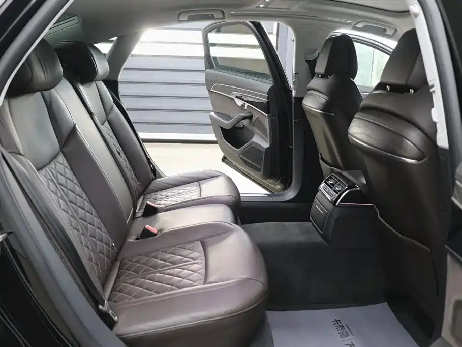 Audi A8 2022 A8L 50 TFSI quattro Comfort Collector's Edition фото 24