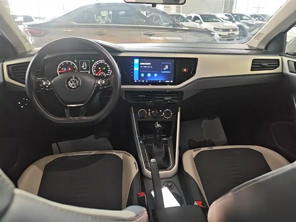 VOLKSWAGEN POLO