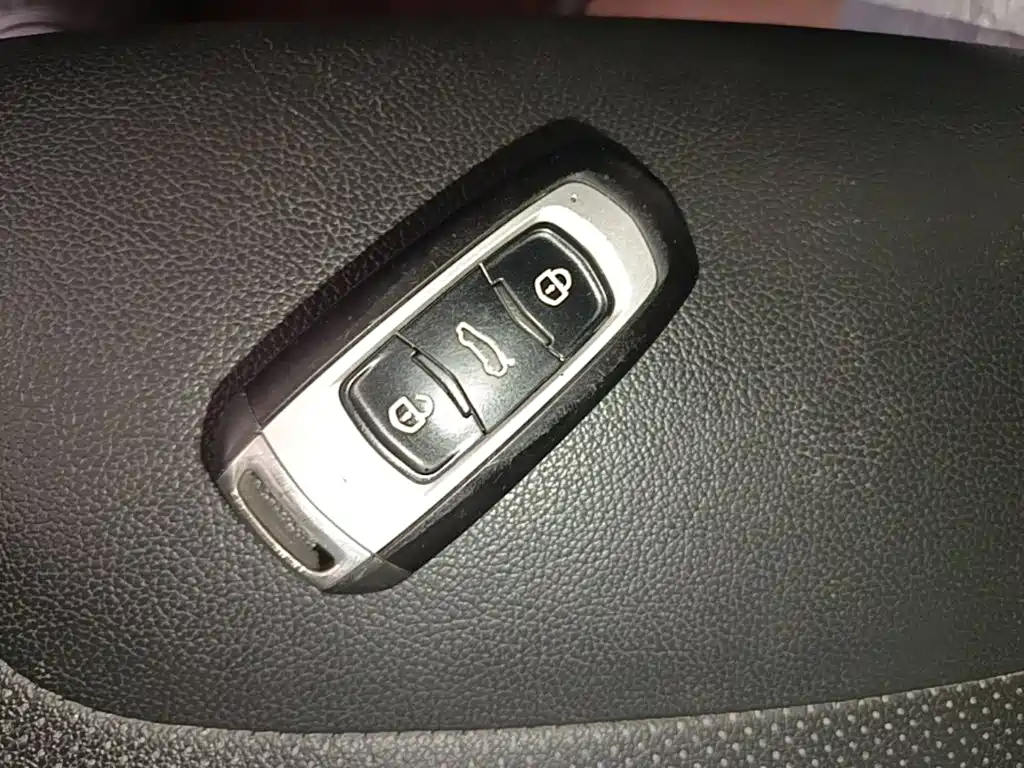 Фото 9 - Geely Vision X3