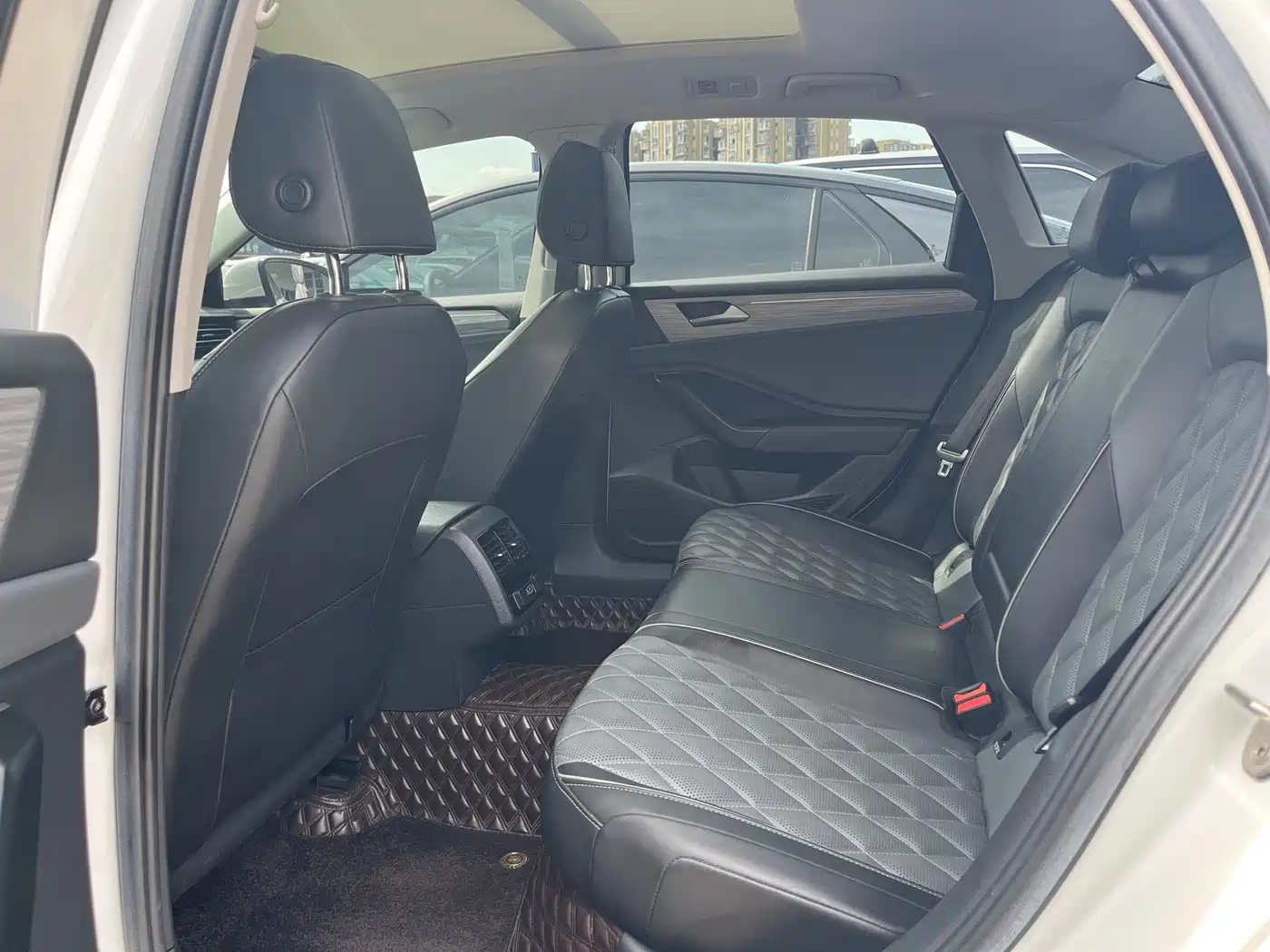 Volkswagen Sagitar 2023 300TSI DSG Surpassing Edition фото 10