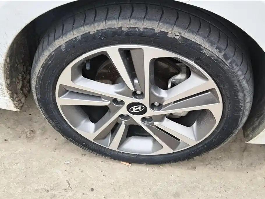 Hyundai Elantra 2016 Model 1.6L Automatic Smart Elite фото 6