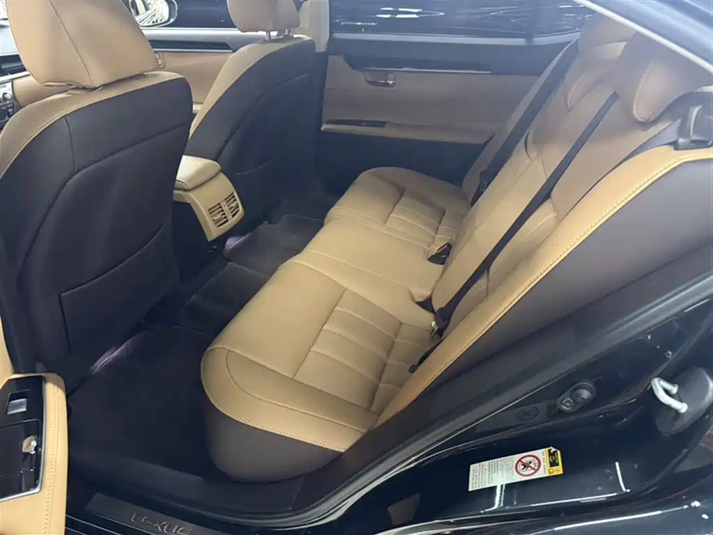 Lexus ES 2015 200 Elite Edition фото 10
