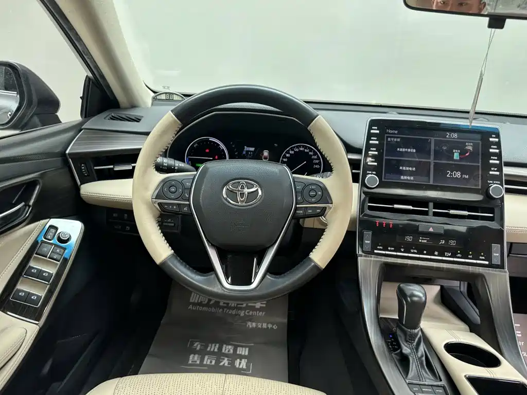 Photo 9 - Toyota Avalon