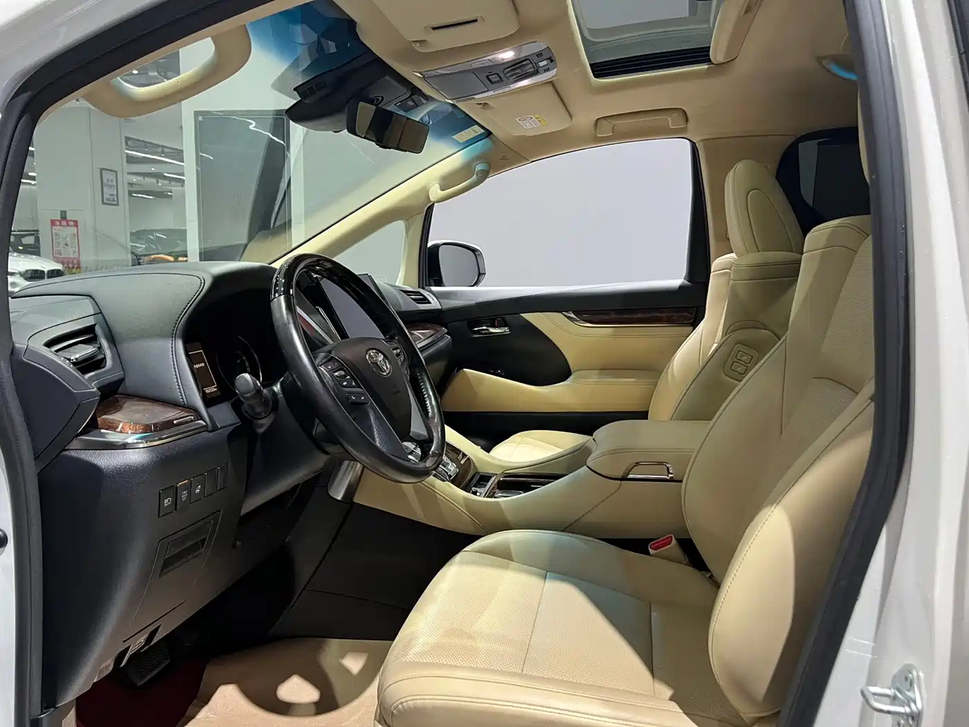 Toyota Alphard 2021 Hybrid 2.5L Luxury фото 7