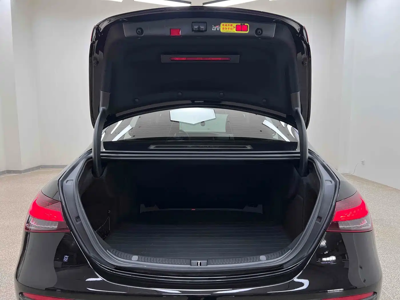 Mercedes-Benz E-Class 2023 Facelift E 300 L Luxury фото 28
