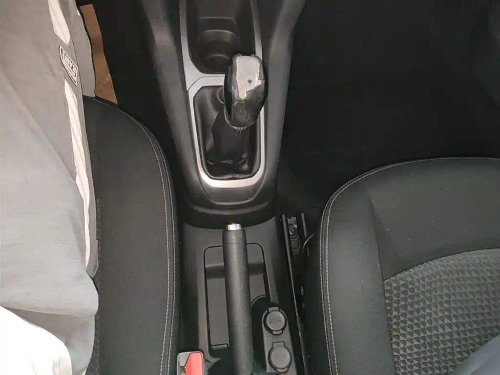 Peugeot 301 2014 1.6L Manual Luxury Edition фото 14