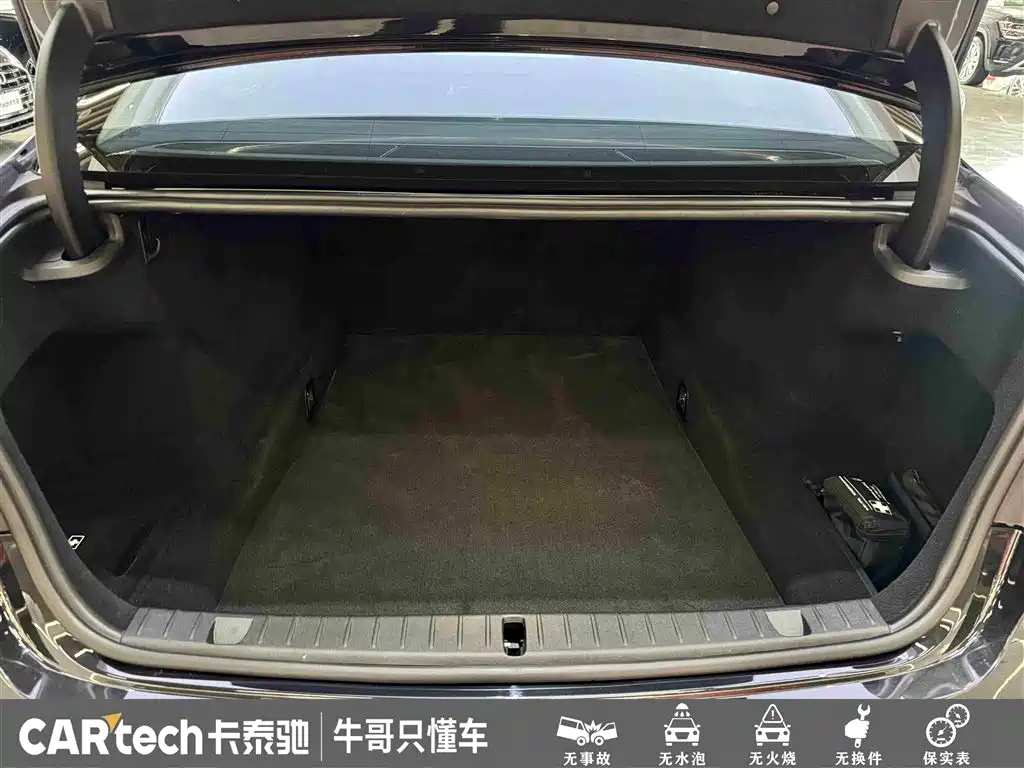 BMW 7 Series 2017 730Li Leading Edition фото 13