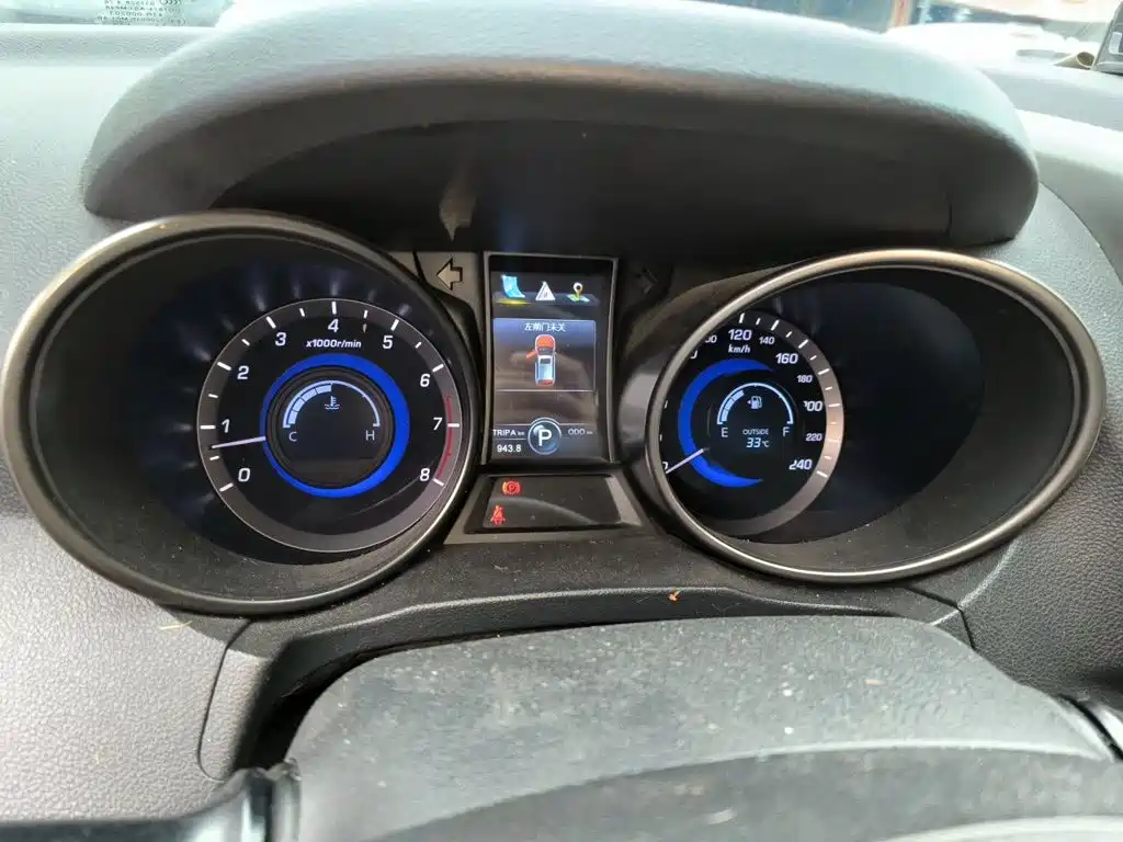 Changan CS75 2016 2016 1.8T Auto Elite China V