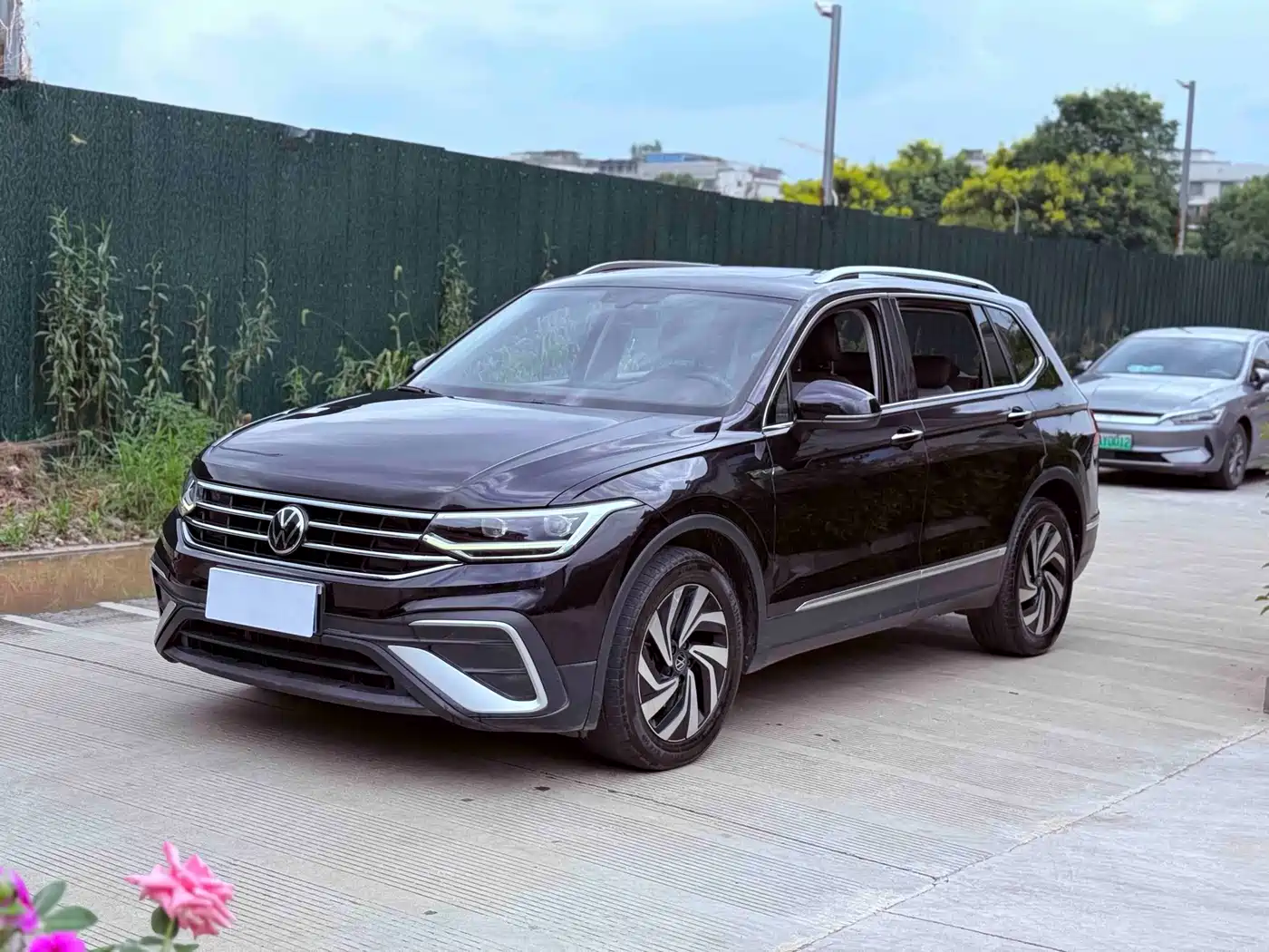 Фото 1 - Volkswagen Tiguan L