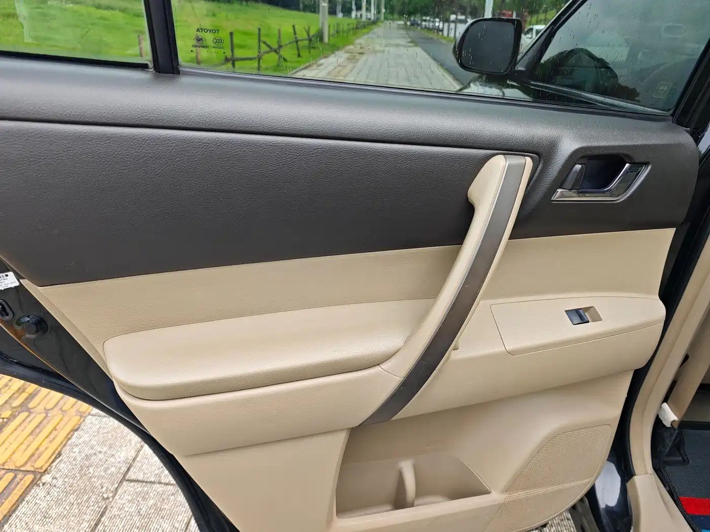 Toyota Highlander 2009 2.7L 2WD 7-seater Luxury Edition фото 10