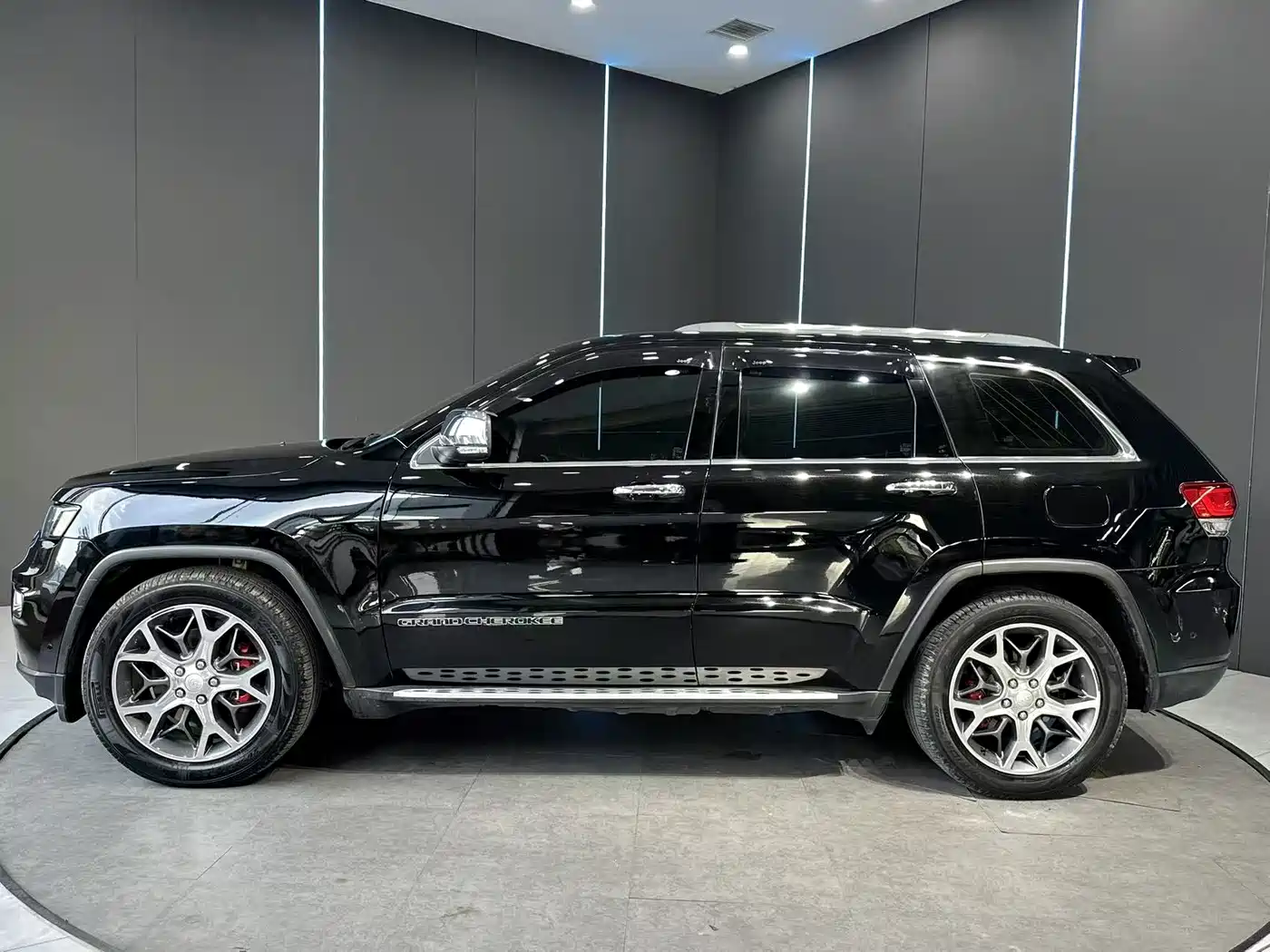 2022 Jeep Grand Cherokee (Import)