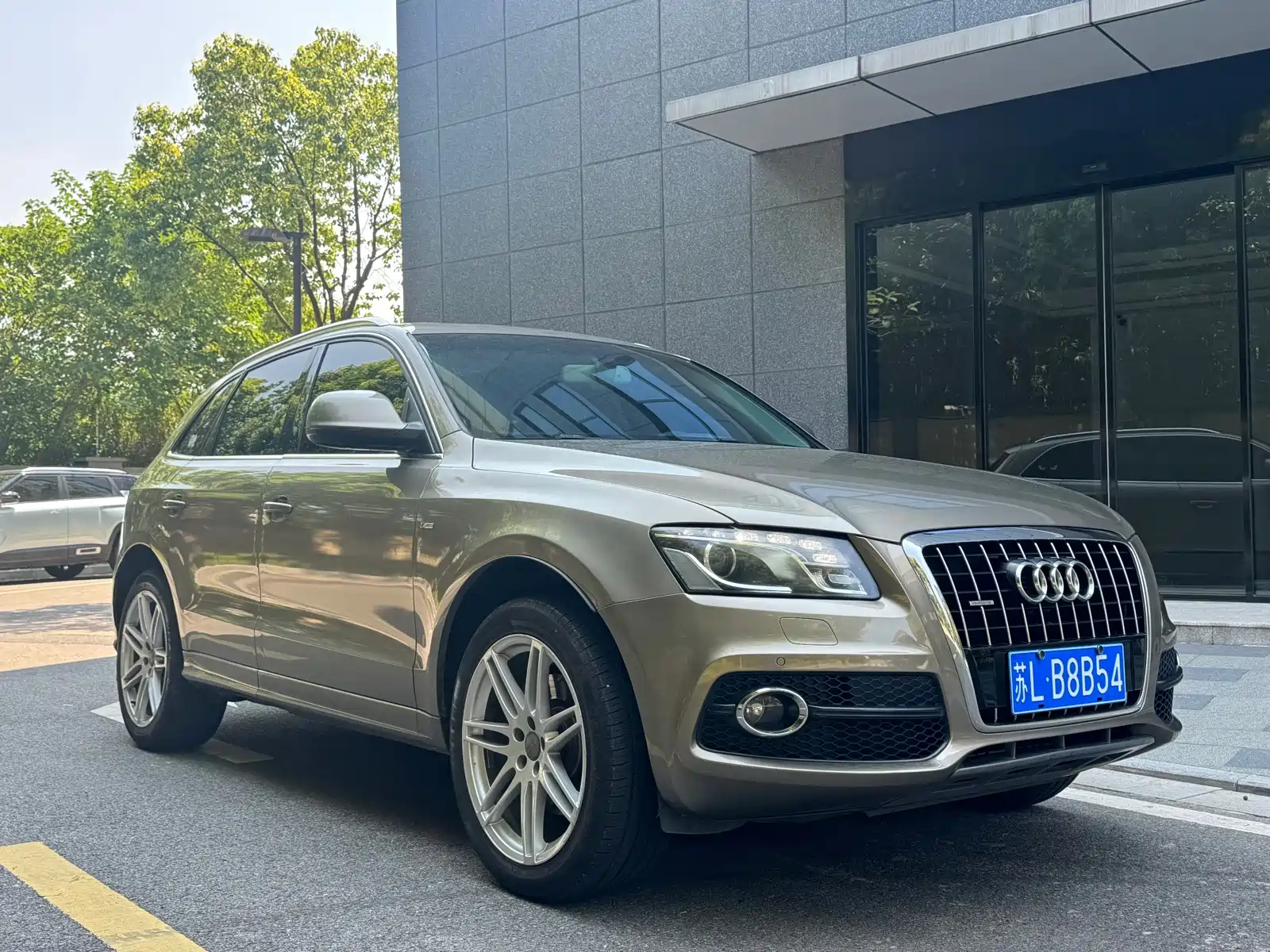 Photo 8 - Audi Q5 (Import)
