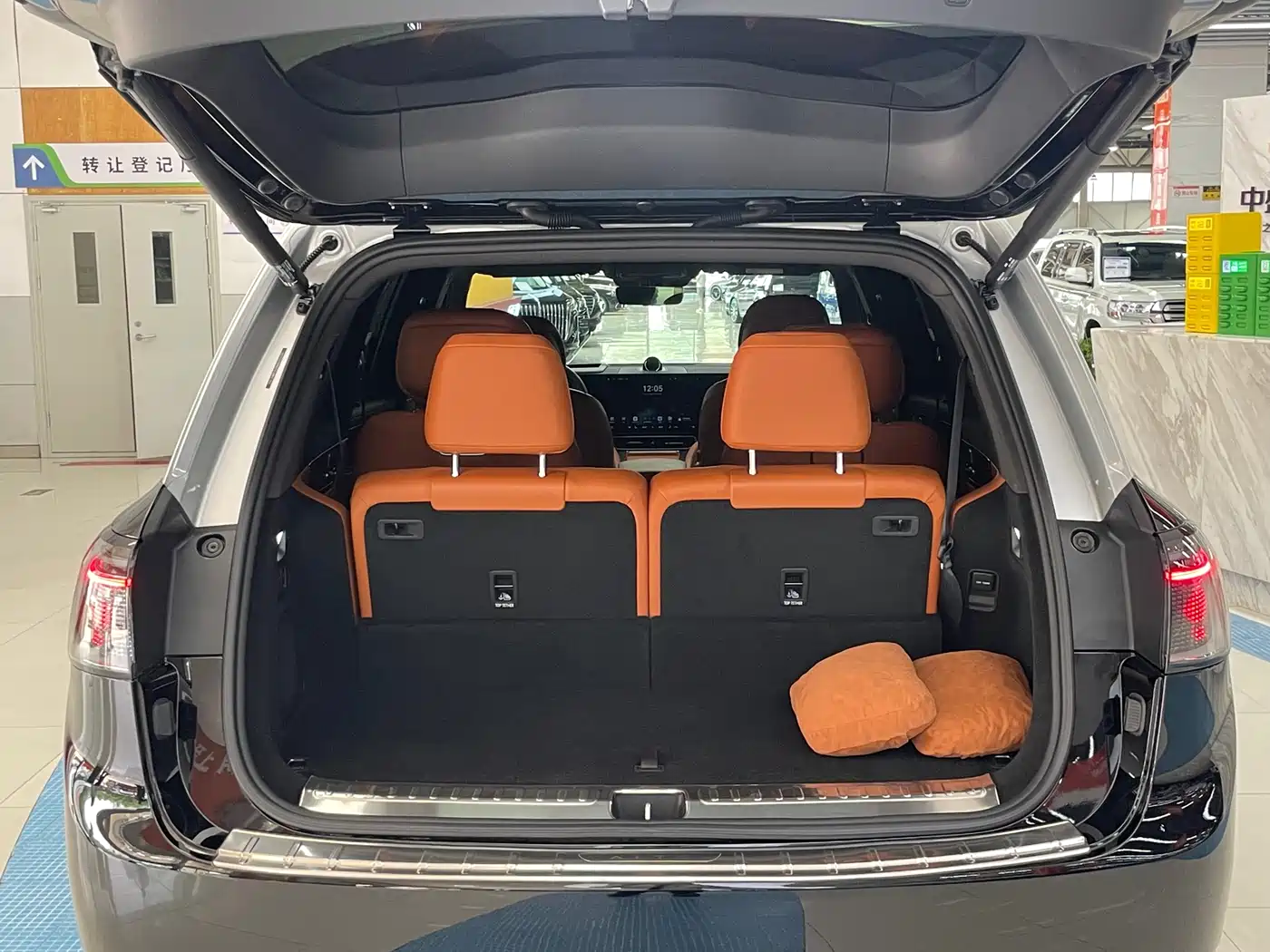 AITO Wenjie AITO M9 2024 Range Extender Max 52kWh 6-seater фото 17