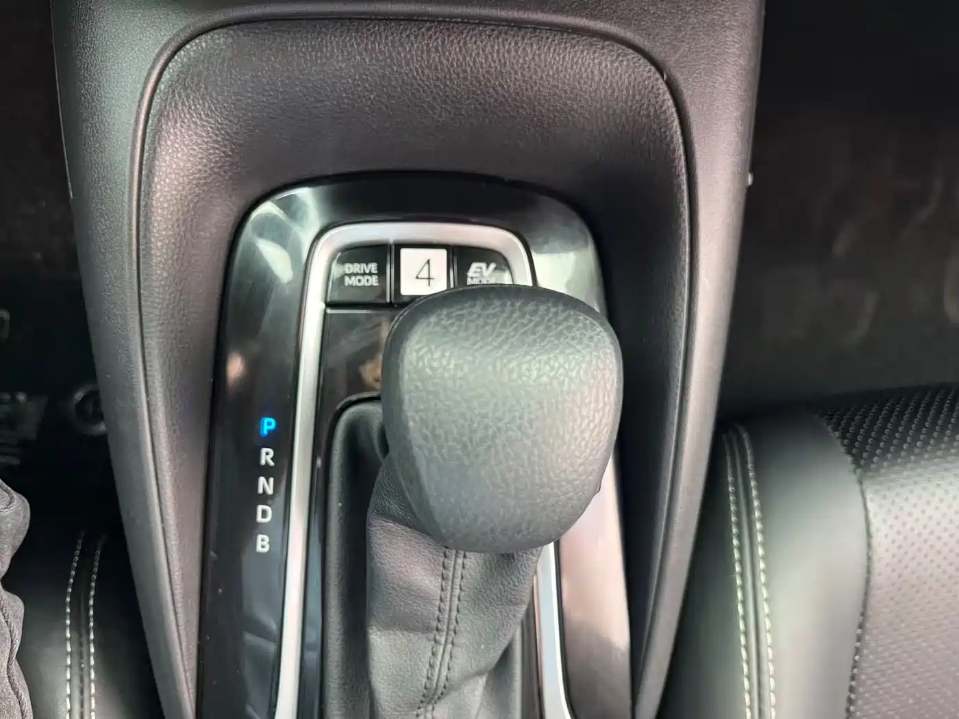 Toyota Corolla 2021 Hybrid 1.8L E-CVT Elite Edition фото 17