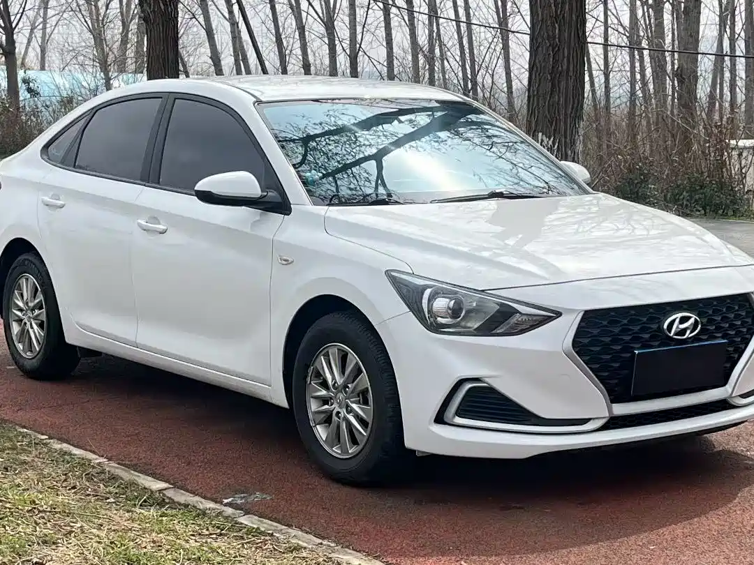 Hyundai Elantra 2020 1.6L Auto GL Pleasing Edition фото 3