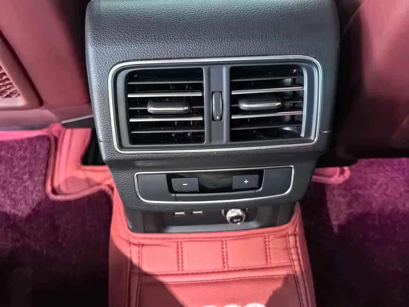 Audi Q5L 2023 40T Luxury Dynamic фото 10