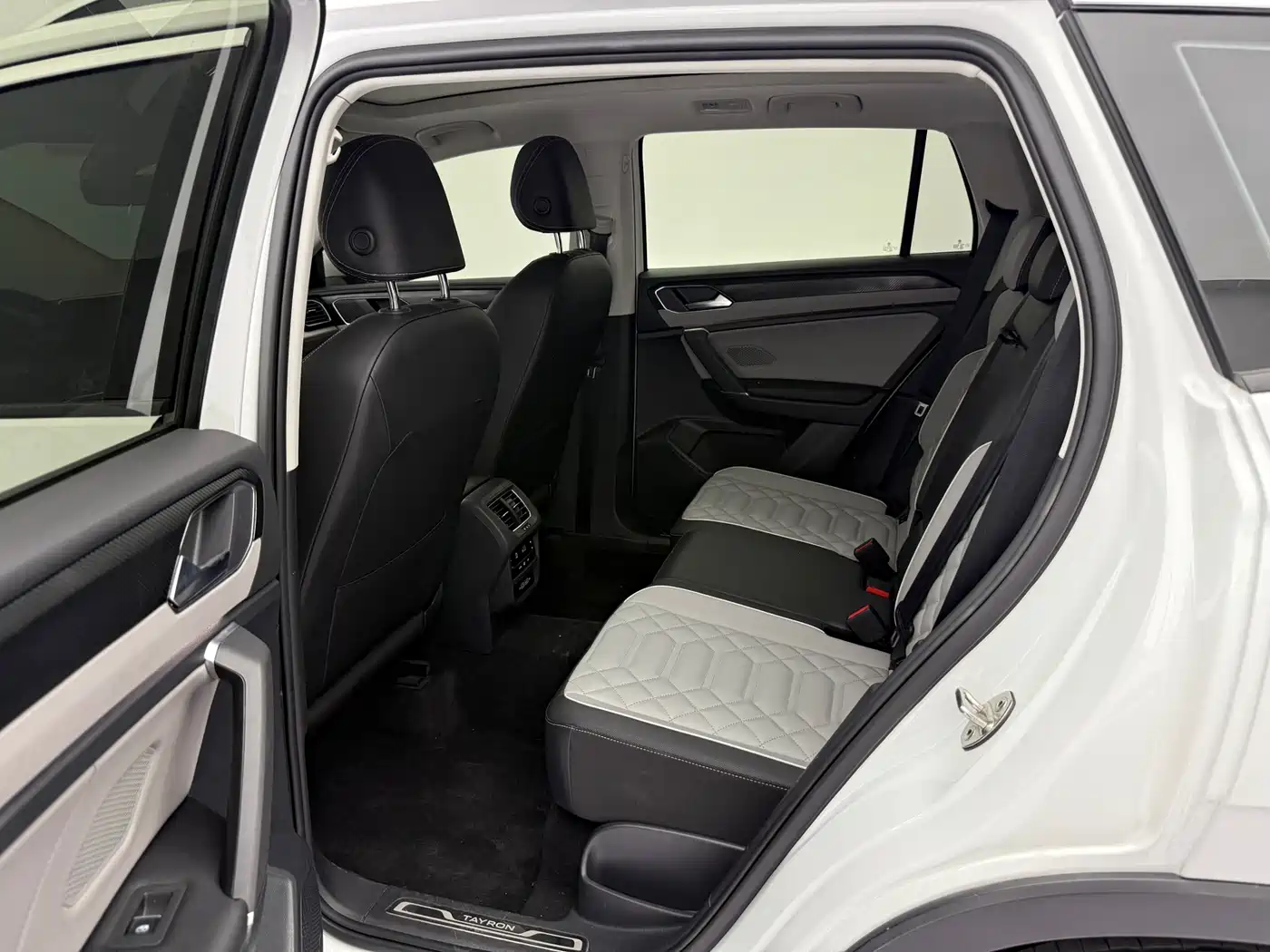 Volkswagen Tayron 2023 280TSI 2WD Luxury Plus Advanced Edition фото 11