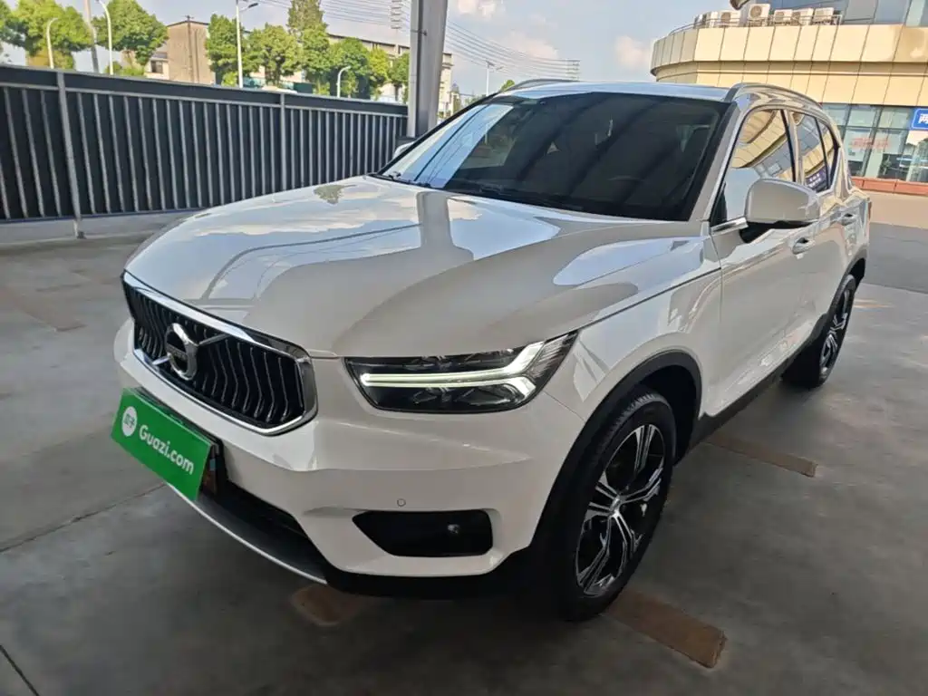 Фото 1 - Volvo XC40