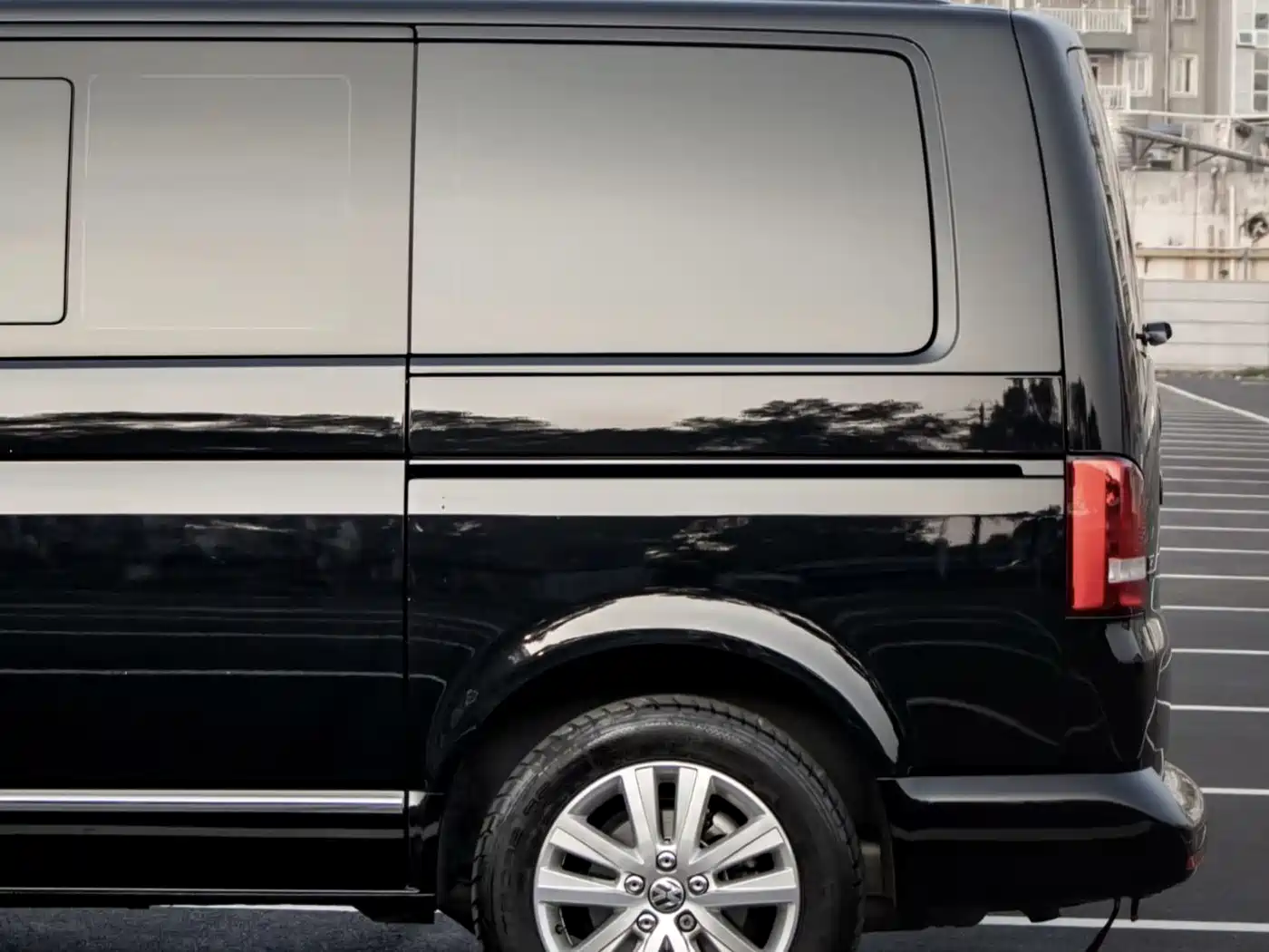 Volkswagen Multivan 2012 2.0TSI 4WD Premium фото 4
