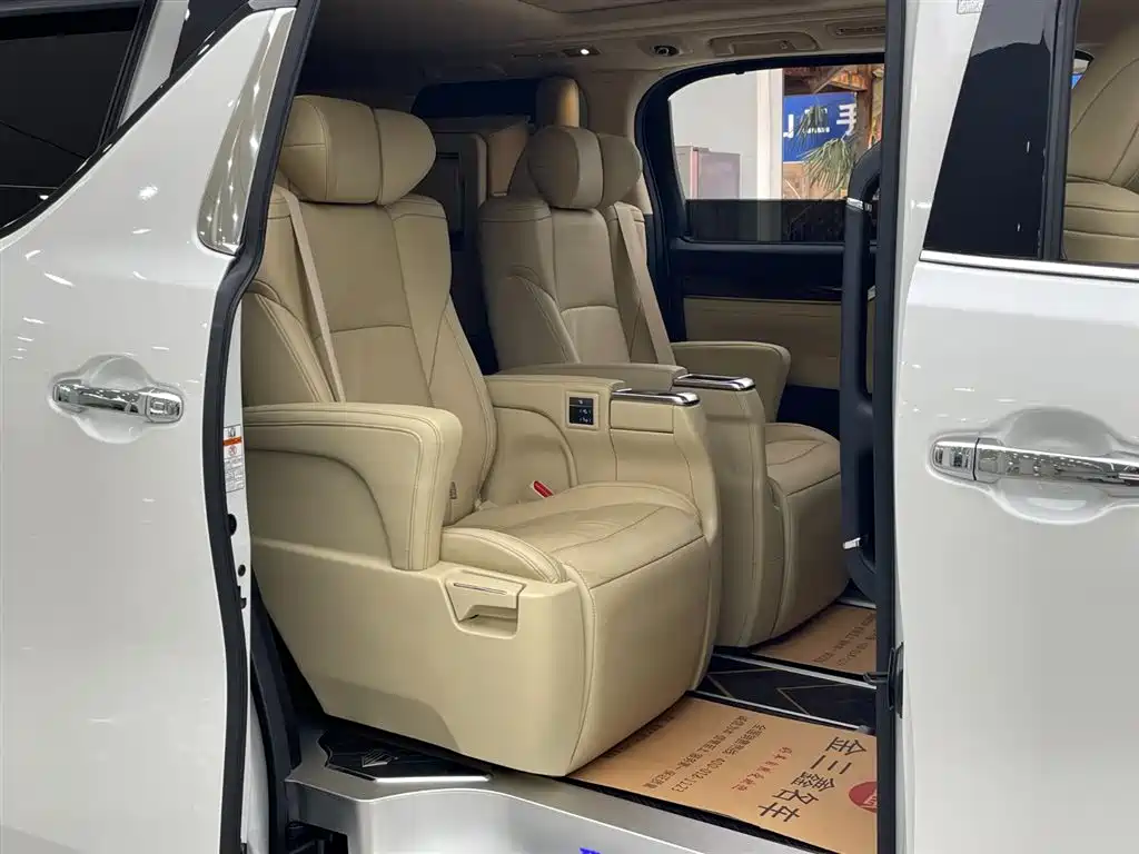 Toyota Alphard 2021 Hybrid 2.5L Luxury фото 11