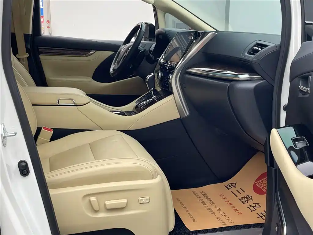 Toyota Alphard 2021 Hybrid 2.5L Luxury фото 29